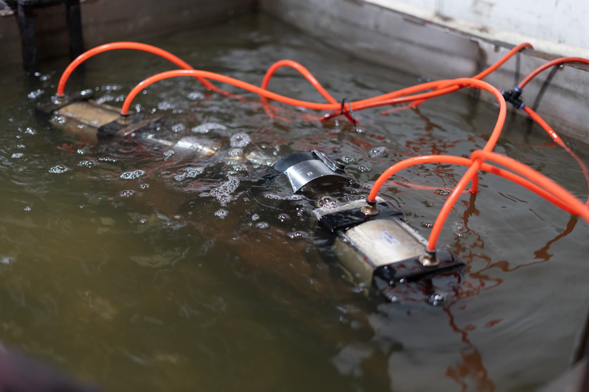 Pressure testing tubular assemblies in a water tank